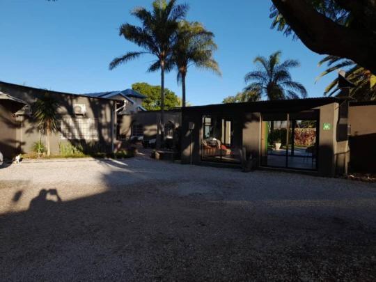 Bush Pillow Guest House Otjiwarongo Exterior photo