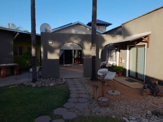 Bush Pillow Guest House Otjiwarongo Exterior photo