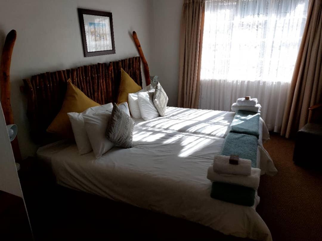 Bush Pillow Guest House Otjiwarongo Exterior photo